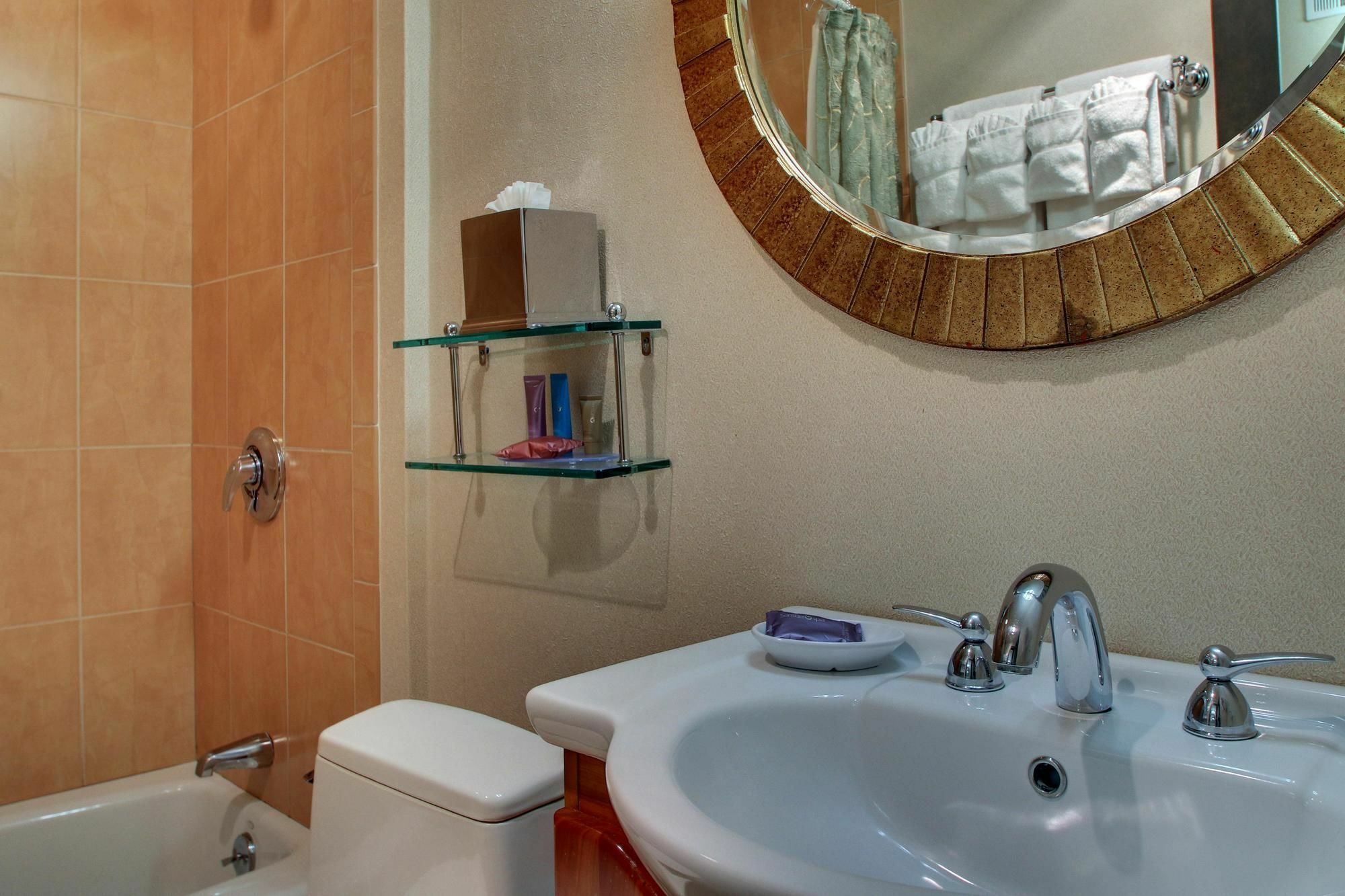 Historic Concord Suites Ngoại thất bức ảnh